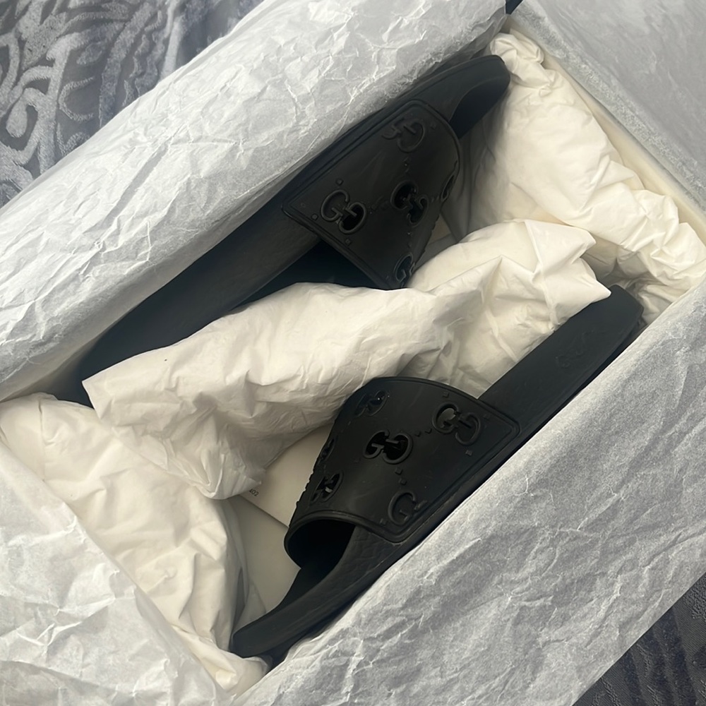 Black rubber Gucci slides